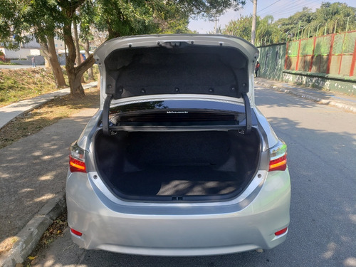 Imagem 14 de 15 de Toyota Corolla Gli 1.8 Flex Aut 2018 Prata C 40700 Km