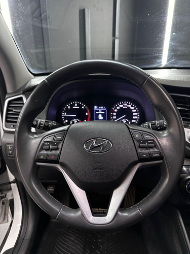 Hyundai Tucson 2.0 4X4 PREMIUM AT L16