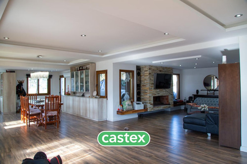 Casa En Venta En Terralagos, Canning