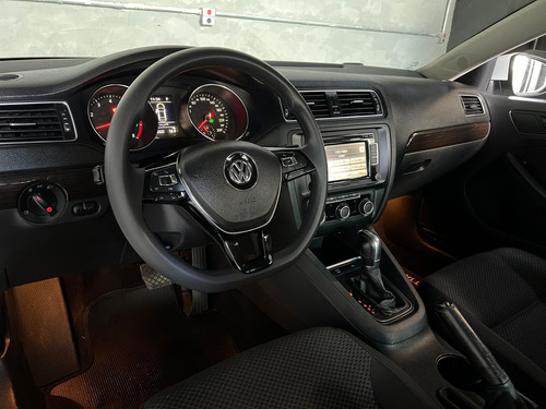 Volkswagen Jetta 2.0 Comfortline Flex Aut 4p