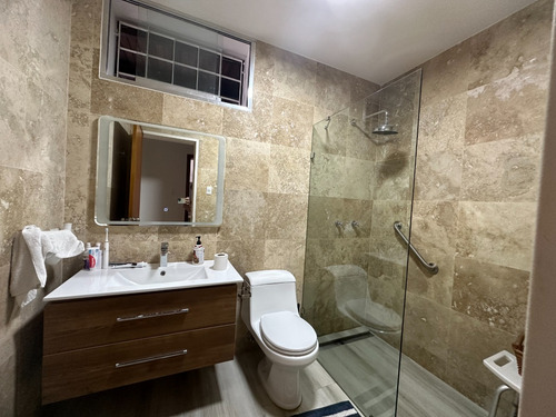 Bella Casa Recien Remodelada En Venta En Colinas De Bello Monte Calle Cerrada Con Vigilancia Vi Mls #24-19402