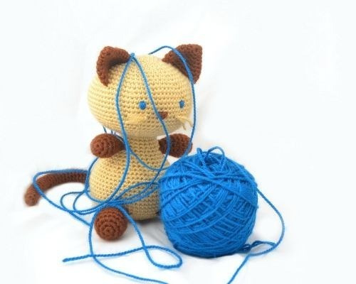 Imagem 1 de 5 de Gato Amigurumi Em Croche Gatinho Pelucia Quarto Decoração