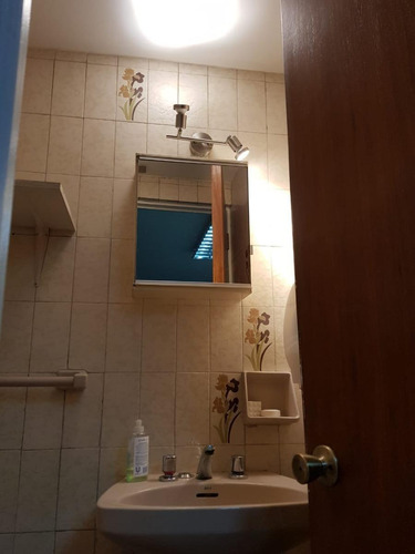 Oficina En Primer Piso, Metro Tobalaba