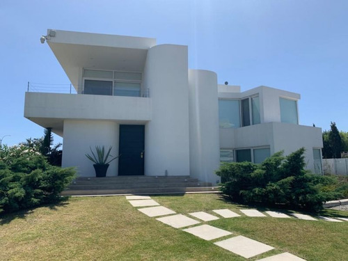 Casa En Venta De 5 Dormitorios En Playa Mansa