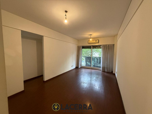 Venta De Departamento 2 Ambientes Con Cochera Sobre Avenida Directorio!!
