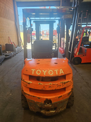 Autoelevador 2500k Diesel Torre 4,70