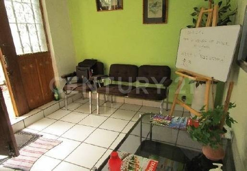Imagen 3 de 18 de Casa En Condo. En Venta Con Excelente Metraje De Terreno, No Comparte Muros.