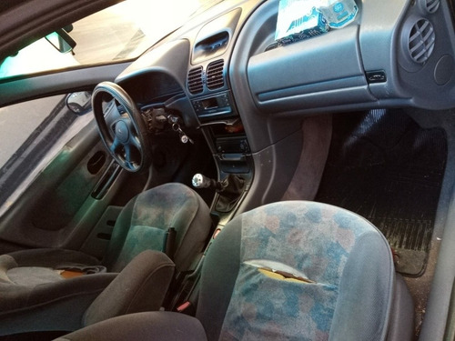 Imagen 5 de 15 de Renault Laguna 2.0