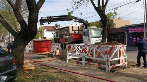 Imagen 3 de 10 de Alquiler De Hidrogrua Y Transporte- Grúas Rojas