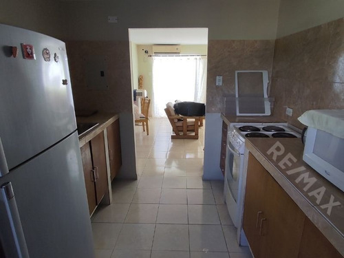 Imagen 2 de 13 de Re/max 2mil Vende Apartamento En Av. Juan Bautista Arismendi, Resd. Caracol