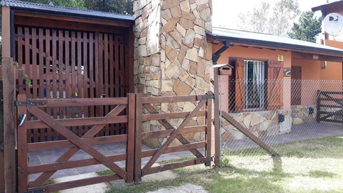 Casa Con 2 Dormitorios,living Comedor,cocina,baño,garage