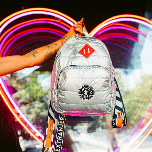 Imagen 7 de 10 de Mochila Alison Diamond Pop Plateado
