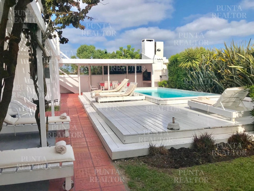 La Barra, 3 Suites Y Servicio, Gateando Al Mar. Pileta. 200 Construidos Y 150 M2 En Decks. Aa. Vista A Olas. Ruta Al Mar!- Ref: 137