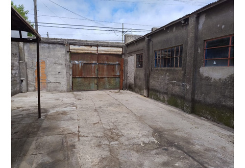 Galpon Taller Con Vivienda A Reciclar - Juncal Y Ayacucho