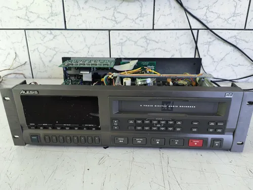 ALESIS ADAT XT デジタルMTR 8トラック（通電・簡易再生確認済） Alesis Adat Xt 8 Track Digital Áudio Record Leia A Descriçã