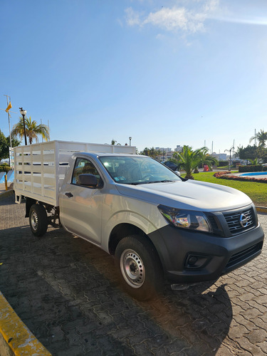 Nissan Estacas Np300