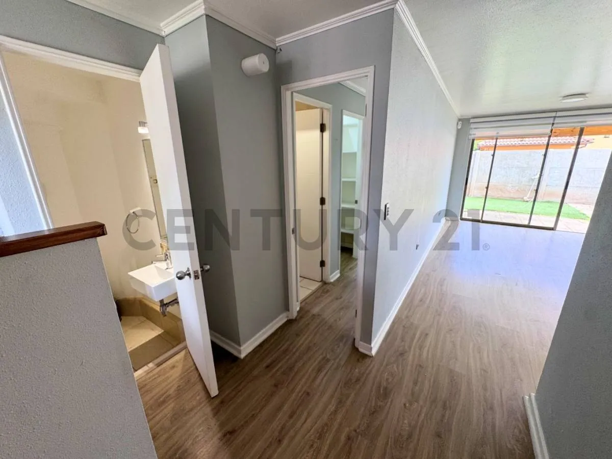 Imagen 2 de 26 de Se Vende Casa De 3 Dormitorios Y 3 Baños En Ulriksen