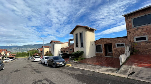 Imagen 2 de 14 de Casa Urb Exclusiva Gabriela Country, Sector Castellana. Adlz