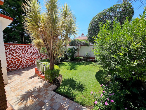 Casa En Un Solo Nivel En Venta En Jardines De Satelite, Cuernavaca Morelos.