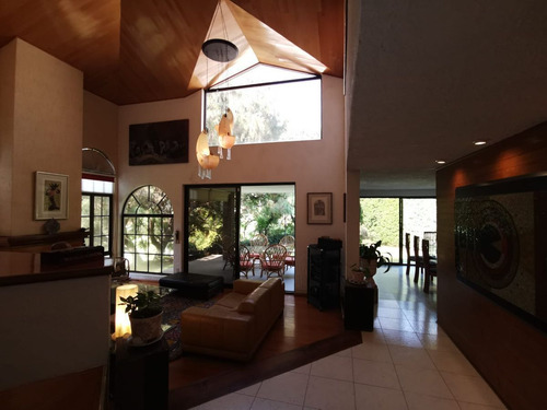 Casa En Venta, Con Vista A Campo De Golf En Zapopan, Jalisco.