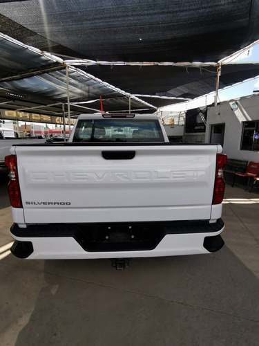 Imagen 5 de 13 de Chevrolet Silverado 2020 5.4 2500 Cab Dob Ls On Star 4x4 At