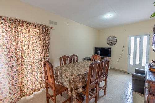 Imagen 3 de 24 de Casa A La Venta 2 Dormitorios En San Lorenzo