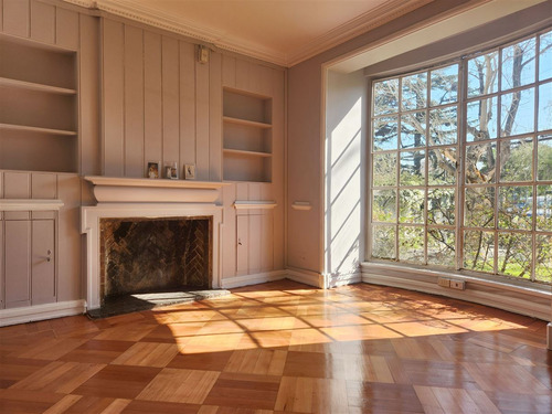 Casa En Venta De 4 Dorm. En Las Condes / El Golf