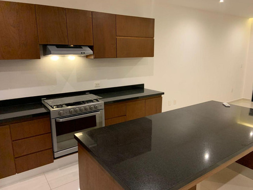 Casa En Venta En Residencial Arbolada 4 Recs Y 3.5 Baños, Cancun Quintana Roo