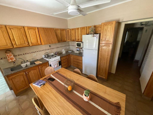 Imagen 2 de 13 de En Venta | Hermosa Propiedad Con 3 Dormitorios, Pileta Y Quincho En Moreno Sur | Sobre Calle Pedro Mena Al 300