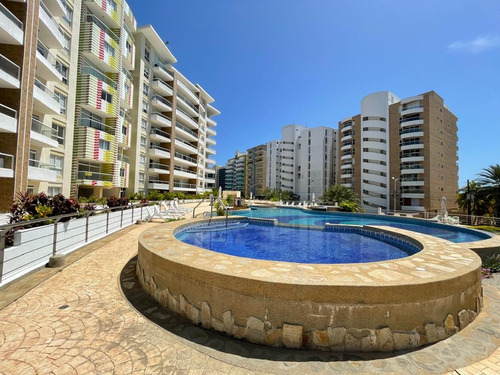 Bluebay , Playa Moreno, Apartamento De Playa .