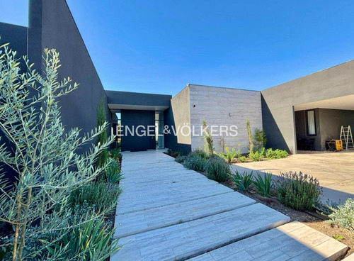 Exclusiva Casa En Las Brisas De Chicureo