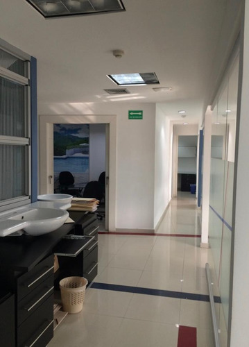 Imagen 9 de 11 de Oficina Comercial Naguanagua C.c. Cristal Za