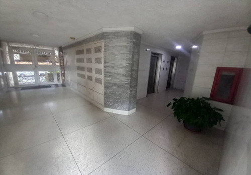 Hpf Asein2336 Vende Espacioso Apartamento En La Urb. San José De Tarbes, Valencia