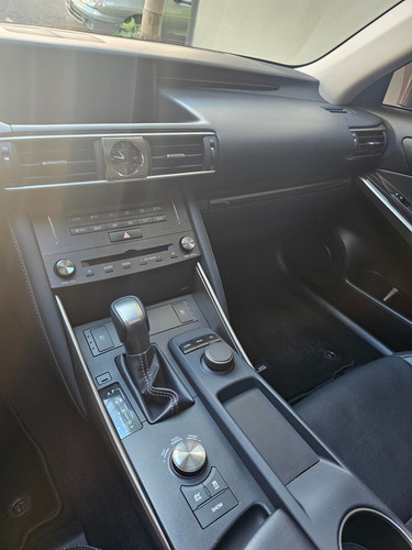 Lexus IS 2.5 300H Luxury