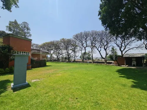 Venta Amplia Propiedad Con 3 Casas,alberca, Caballeriza, Bodega,comedor & Huerto