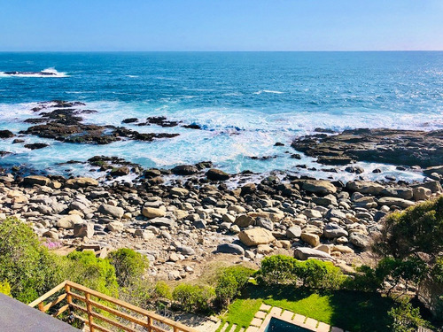 Sólida Casa En Venta En Primera Línea De Zapallar