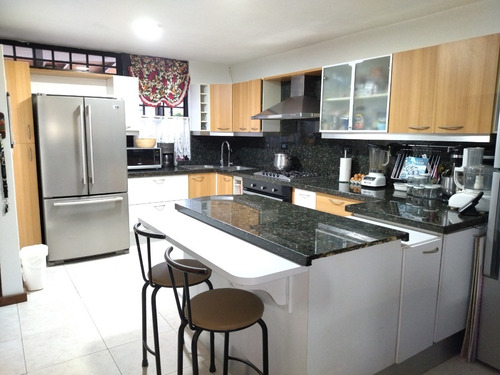 Imagen 23 de 26 de Townhouse Remodelado En Nueva Casarapa