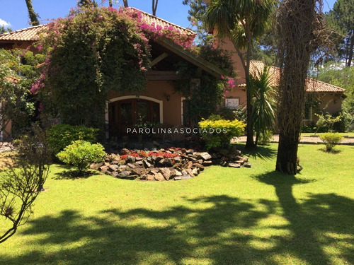 Muy Linda Casa En Jardines De Cordoba- Ref: 2034