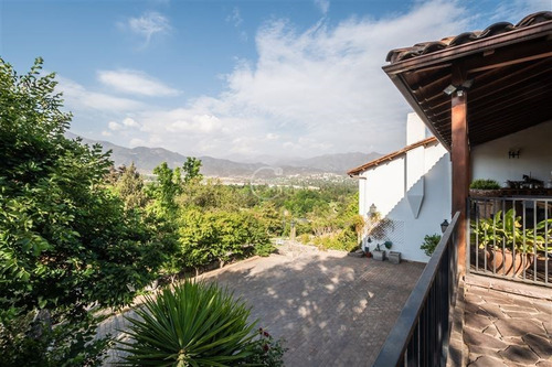 Casa En Venta De 5 Dorm. En Lo Barnechea Las Lomas