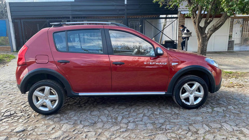 Imagen 6 de 12 de Renault Sandero Stepway 1.6 Confort 105cv 2010