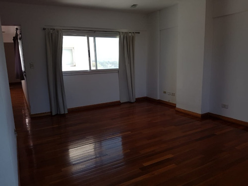 Departamento Piso 3 Ambientes Mas Escritorio Y Cochera Doble En Bernal Centro