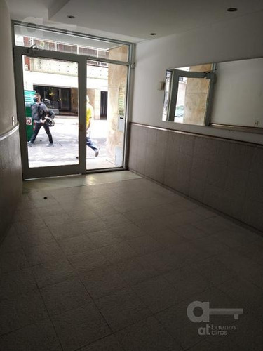 Recoleta. Ambiente Dividido Reciclado. Alquiler Temporario Sin Garantías.
