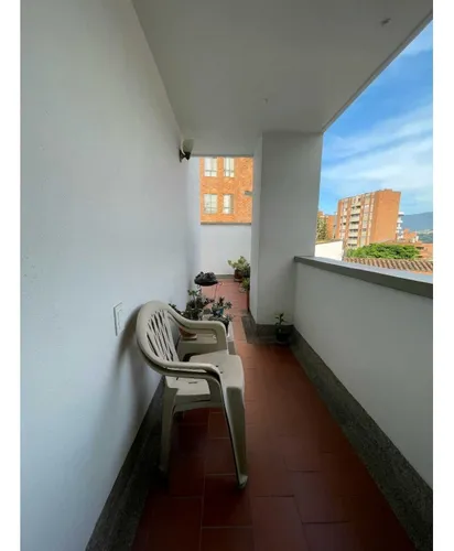 Vendo Exclusivo Y Acogedor Apartamento Duplex En Laureles,medellin.
