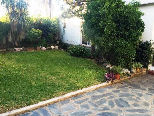 Imagen 11 de 21 de En Venta. Amplia Casa En 2 Plantas. Garage, Quincho C/ Parri