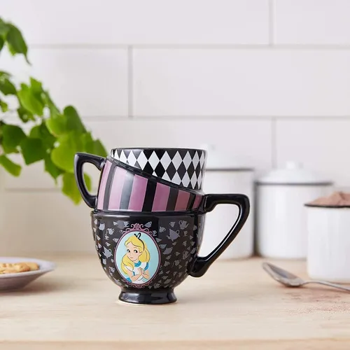 Taza De Alicia En El Pais De Las Maravillas