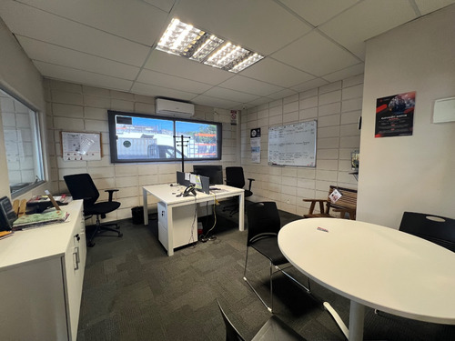 Local Comercial - Oficinas - Depósito Logístico - Playa De Estacionamiento - Impecable