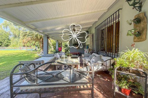 Casa En Venta En Villa De Mayo. A Pocos Metros Del Club Cuba.