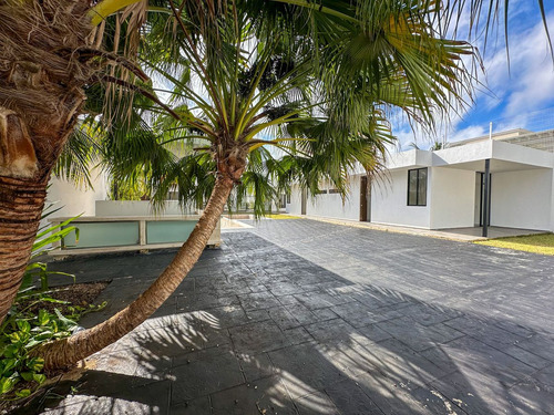 Casa En Venta Con Amplio Terreno Ubicada En San Pedro Cholul, Merida.