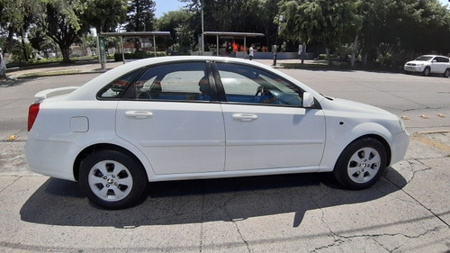 Imagen 8 de 11 de Chevrolet Optra 2009 2.0 F Mt