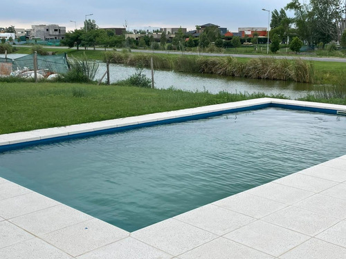 Imagen 3 de 15 de Casa En Venta Canton Barrio Islas Espejo De Agua 2475